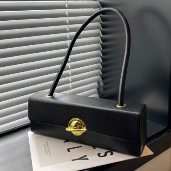 Beautiful Black Trendy Hand Bag - Picture 1 of 2